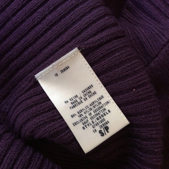 SOLD Guess Vintage Purple Embroidered Logo Sweater - Picture 7 of 7
